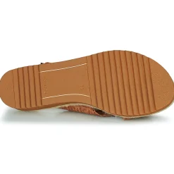 Betty London - ARAMA