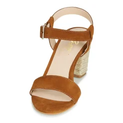 Betty London - JIKOTIFE