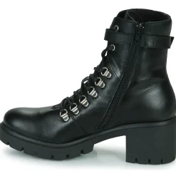 Betty London - MANOUE