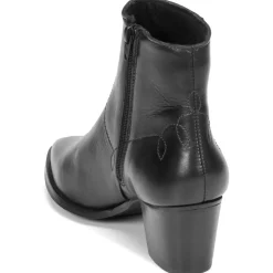 Betty London - NIMIE