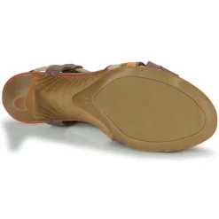 Betty London - POULOI