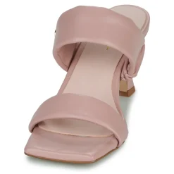 Betty London - TEODORA