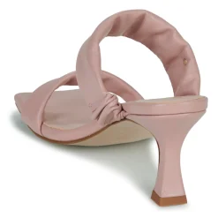 Betty London - TEODORA