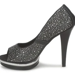 Carmen Steffens - TOUGA