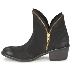 Casual Attitude - CALIEL