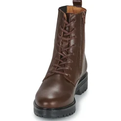 Casual Attitude - GUILA