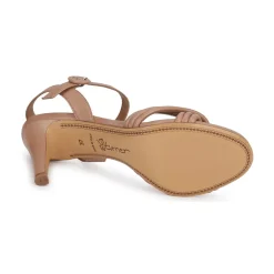 Eva Turner - VANDONEVO